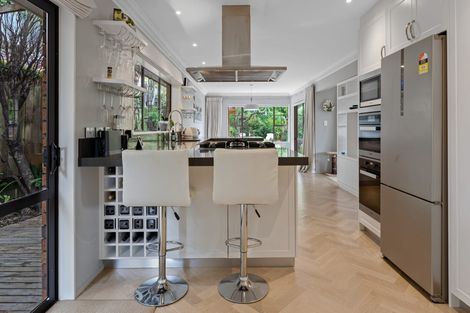 Photo of property in 25 Homewood Place, Chatswood, Auckland, 0626