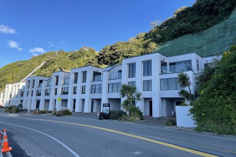 Photo of property in 1/148 Evans Bay Parade, Roseneath, Wellington, 6021