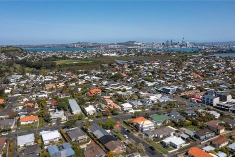 Photo of property in 3/50 Old Lake Road, Narrow Neck, Auckland, 0624