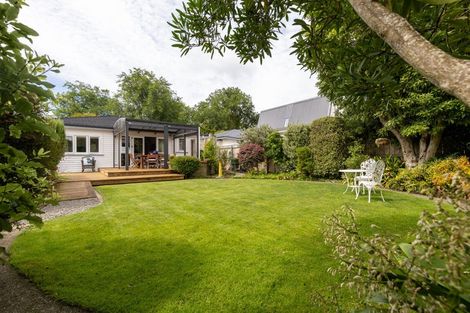 Photo of property in 11 Manapouri Crescent, Hokowhitu, Palmerston North, 4410