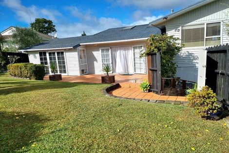 Photo of property in 3a Leiden Place, Totara Vale, Auckland, 0629