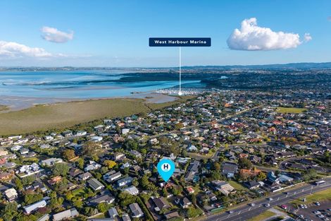 Photo of property in 379 Hobsonville Road, Hobsonville, Auckland, 0618