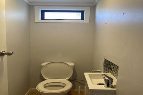 Photo of property in 27 Eskdale Road, Papakowhai, Porirua, 5024