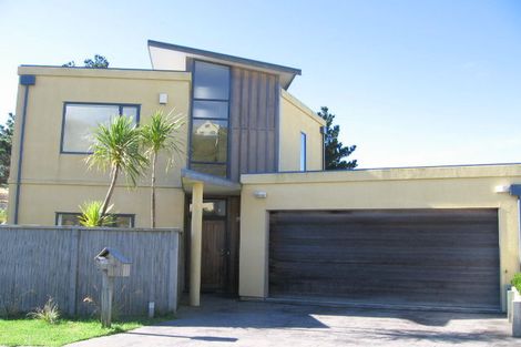 Photo of property in 32 Marjory Close, Broadmeadows, Wellington, 6035