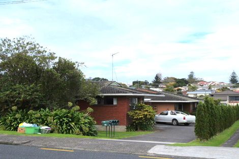 Photo of property in 2/76 Wellington Street, Howick, Auckland, 2014