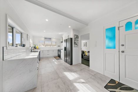 Photo of property in 84 Shaw Road, Oratia, Auckland, 0604