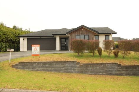 Photo of property in 19 Eastview Crescent, Stanmore Bay, Whangaparaoa, 0932