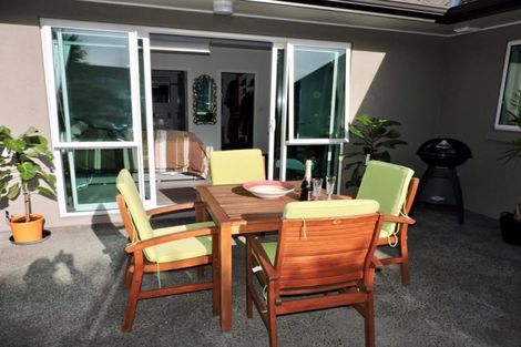 Photo of property in 15 Mervyn Kemp Drive, Tawa, Wellington, 5028