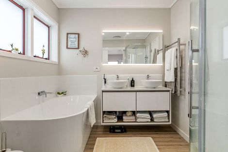 Photo of property in 81 Seaview Road, Paremata, Porirua, 5024