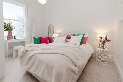 Photo of property in 81 Marine Parade, Seatoun, Wellington, 6022