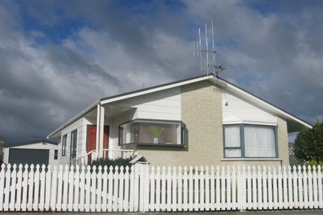 Photo of property in 19 Dalwood Grove, Highbury, Palmerston North, 4412