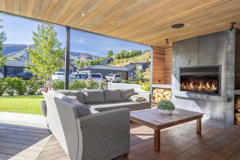 Photo of property in 2 Brodie Avenue, Arrowtown, 9302