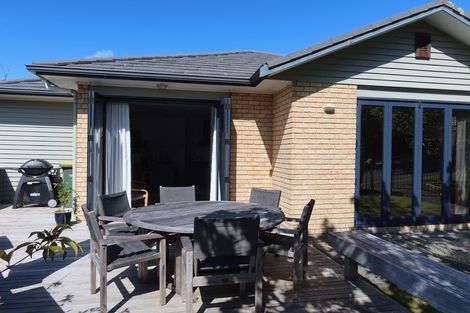 Photo of property in 7 Frenz Drive, Titirangi, Auckland, 0604