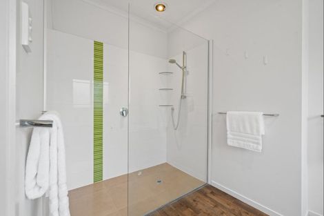 Photo of property in 5b Tupuhi Place, Highlands Park, New Plymouth, 4312