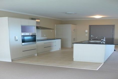 Photo of property in 3/130 Stancombe Road, Flat Bush, Auckland, 2016