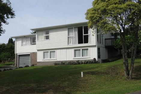 Photo of property in 15 Highland Avenue, Titirangi, Auckland, 0604
