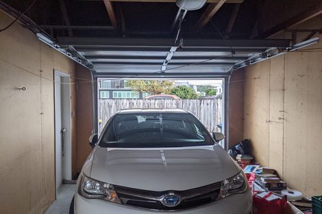 Photo of property in 2/9 Mana Esplanade, Paremata, Porirua, 5026