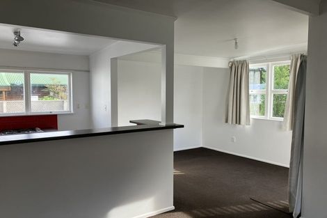 Photo of property in 2/17a Hillcrest Avenue, Hillcrest, Auckland, 0627