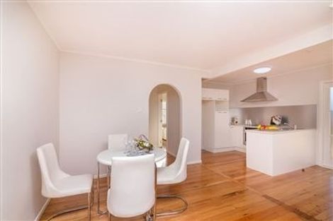 Photo of property in 2 Totara Road, Te Atatu Peninsula, Auckland, 0610