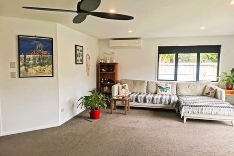 Photo of property in 16 Roto View, One Tree Point, 0118