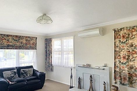 Photo of property in 21 Karaka Crescent, Levin, 5510