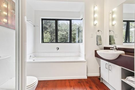 Photo of property in 1024 Scenic Drive North, Swanson, Auckland, 0816