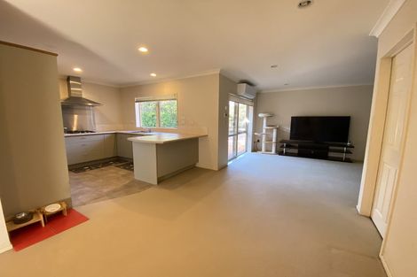 Photo of property in 6e Clearwater Cove, West Harbour, Auckland, 0618