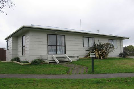 Photo of property in 19 Gladys Place, Kelvin Grove, Palmerston North, 4414