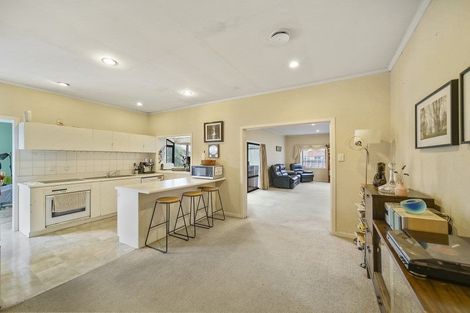 Photo of property in 13 Birdwood Avenue, Papatoetoe, Auckland, 2025