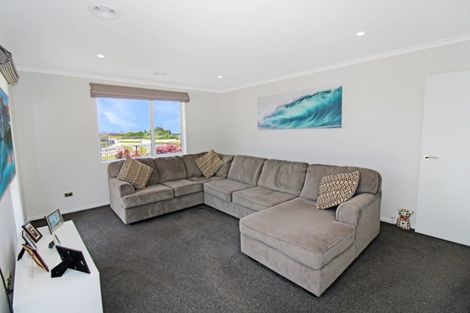 Photo of property in 1 Ongarui Close, Whalers Gate, New Plymouth, 4310