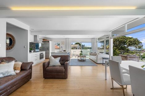 Photo of property in 24 Bridge View Road, Birkenhead, Auckland, 0626