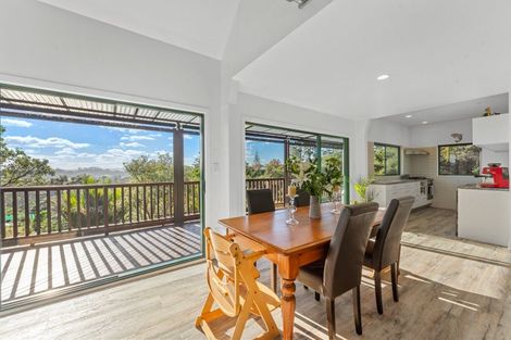 Photo of property in 200 Tawa Road, Kumeu, 0891