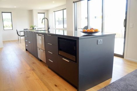 Photo of property in 16 Sarges Way, Lake Hawea, Wanaka, 9382