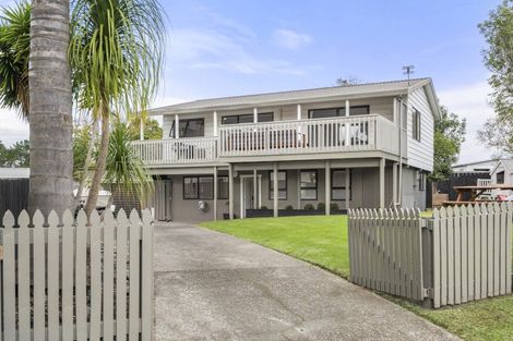 Photo of property in 8 Leaming Place, Clarks Beach, 2122