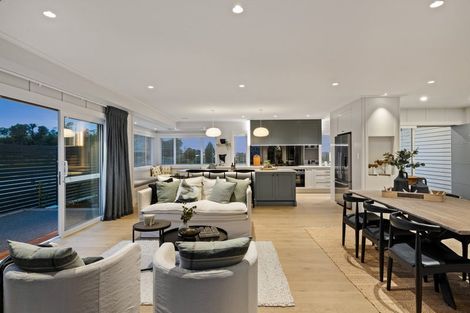 Photo of property in 71 Oak Road, Poraiti, Napier, 4112