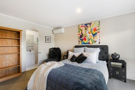 Photo of property in 2 Ellivani Rise, Pukekohe, 2120