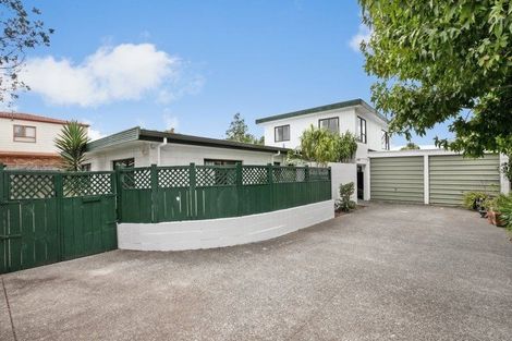 Photo of property in 8 Crompton Road, Massey, Auckland, 0614