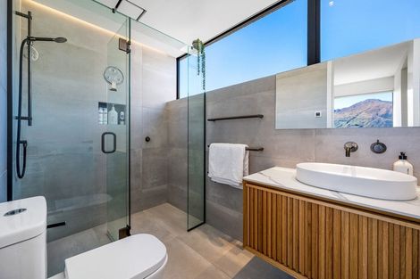 Photo of property in 6 Akitu Rise, Wanaka, 9305