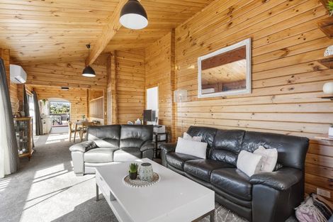 Photo of property in 33b Kauri Road, Stanmore Bay, Whangaparaoa, 0932