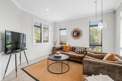 Photo of property in 57 Roberta Crescent, Orewa, 0931