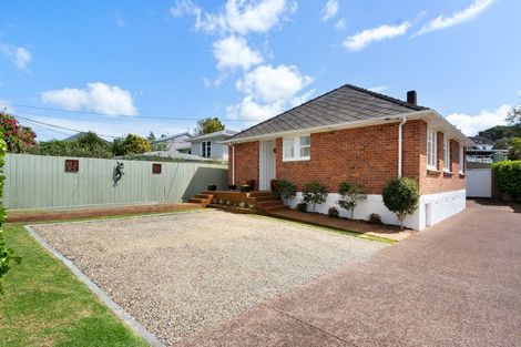 Photo of property in 43 Hutchinson Avenue, New Lynn, Auckland, 0600