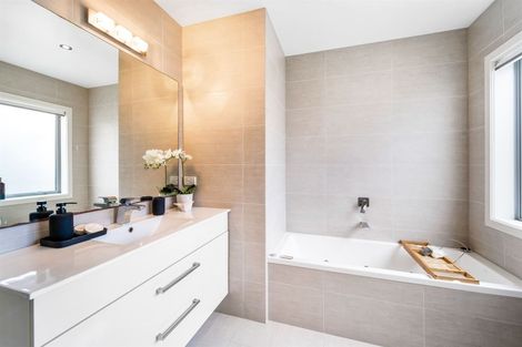 Photo of property in 32 Corricvale Way, Northcross, Auckland, 0630