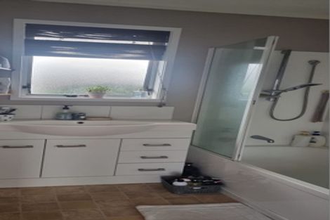 Photo of property in 14 Vina Place, Massey, Auckland, 0614