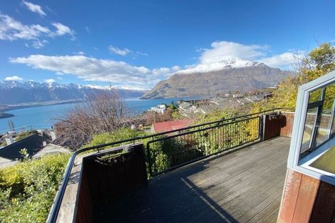 Photo of property in 49a Wynyard Crescent, Fernhill, Queenstown, 9300