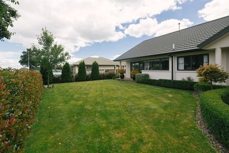Photo of property in 20 Abby Road, Fitzherbert, Palmerston North, 4410