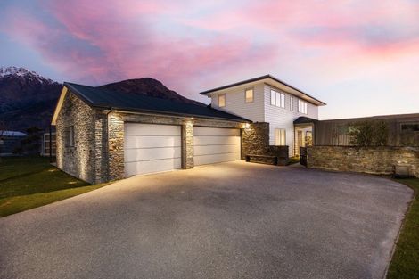 Photo of property in 9 Bridesdale Drive, Lake Hayes, Queenstown, 9304