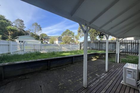 Photo of property in 99 Kemp Road, Massey, Auckland, 0614