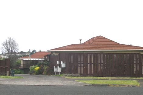 Photo of property in 2/6 Roberts Road, Glenfield, Auckland, 0629