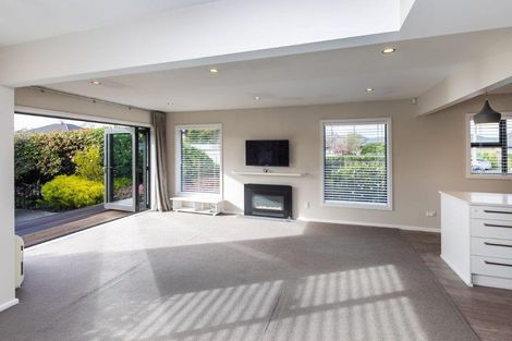 Photo of property in 31 Gleneagles Terrace, Ilam, Christchurch, 8053