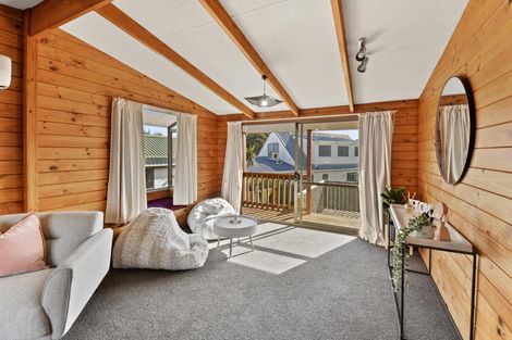 Photo of property in 2/20 Saint Annes Crescent, Wattle Downs, Auckland, 2103